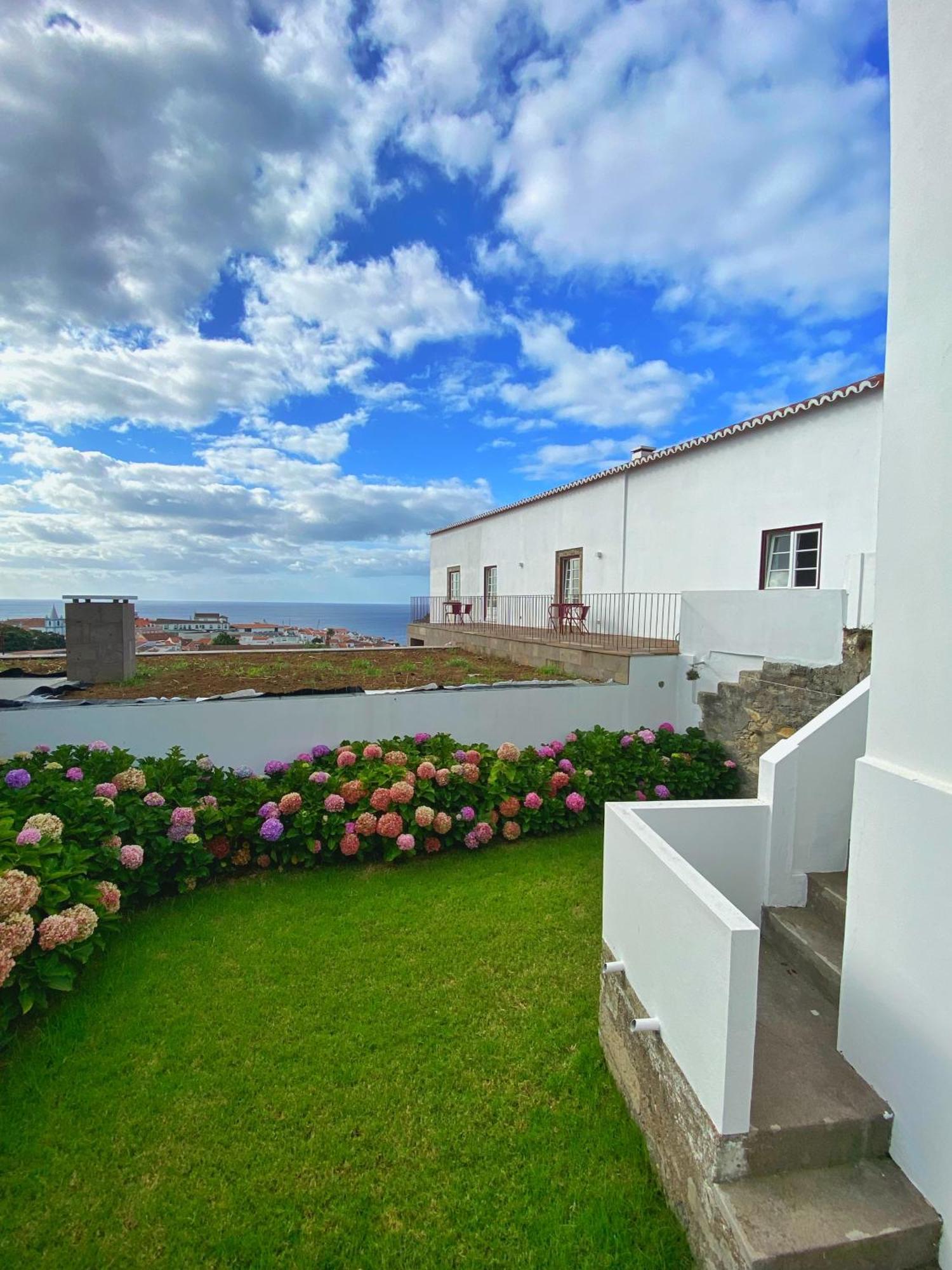 Casa Do Pisao - Cosy And Modern Two-Bedroom Townhouse Angra do Heroismo Exterior photo